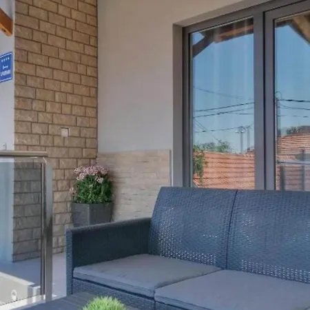 Lägenhet Penthouse Ivan- Two Bedroom With Rooftop Swimming Pool Drniš