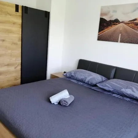 Penthouse Ivan- Two Bedroom With Rooftop Swimming Pool Drniš