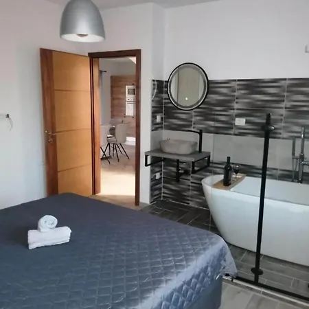 Penthouse Ivan- Two Bedroom With Rooftop Swimming Pool Drniš