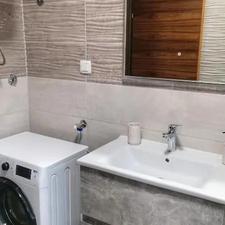 Penthouse Ivan- Two Bedroom With Rooftop Swimming Pool Lägenhet Drniš