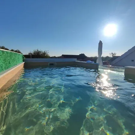 Lägenhet Penthouse Ivan- Two Bedroom With Rooftop Swimming Pool Drniš