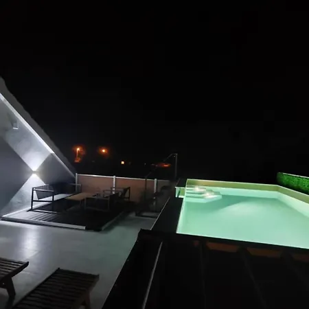 Penthouse Ivan- Two Bedroom With Rooftop Swimming Pool *