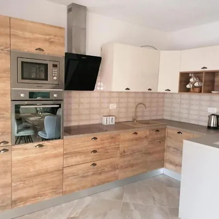 Penthouse Ivan- Two Bedroom With Rooftop Swimming Pool Drniš